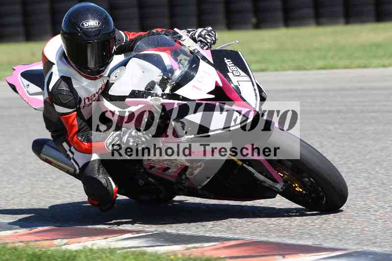 Archiv-2025/42 07.08.2025 Peter Studer Girls Day ADR/Gruppe pink/team